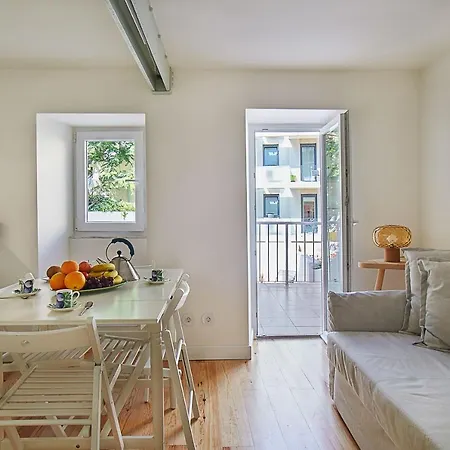 Renovated With A Terrace Near Estrela Park *