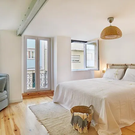 Renovated With A Terrace Near Estrela Park *