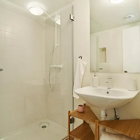 Renovated With A Terrace Near Estrela Park
